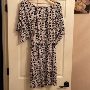 Cute BCBG black and white geometric dress🖤🤍🖤